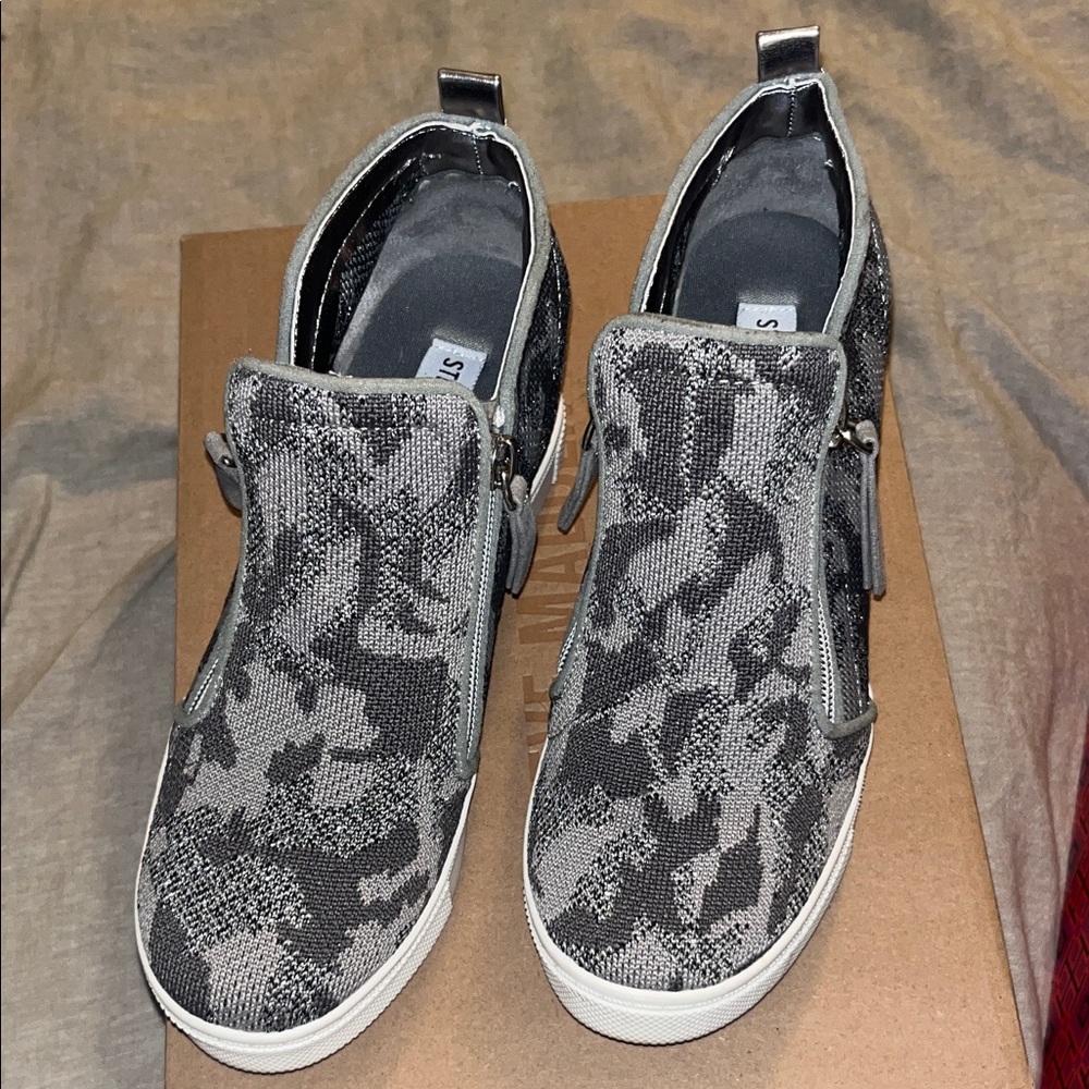 Steve Madden Kids Sneakers - Gray and Black